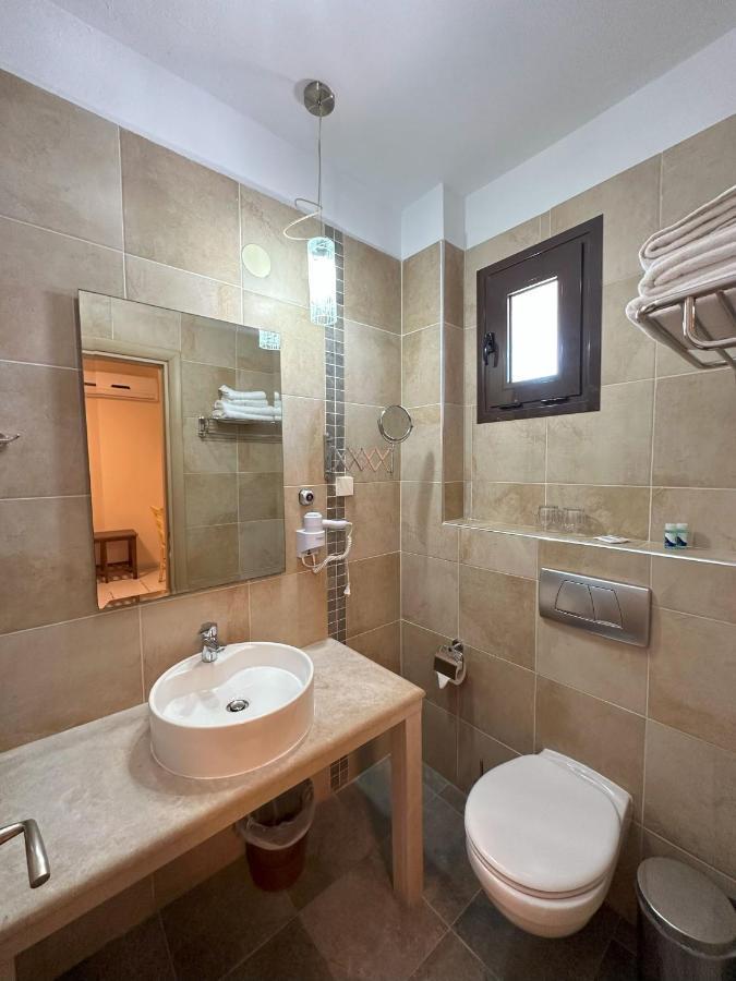 Hotel Afrodite Neoi Poroi Bagian luar foto