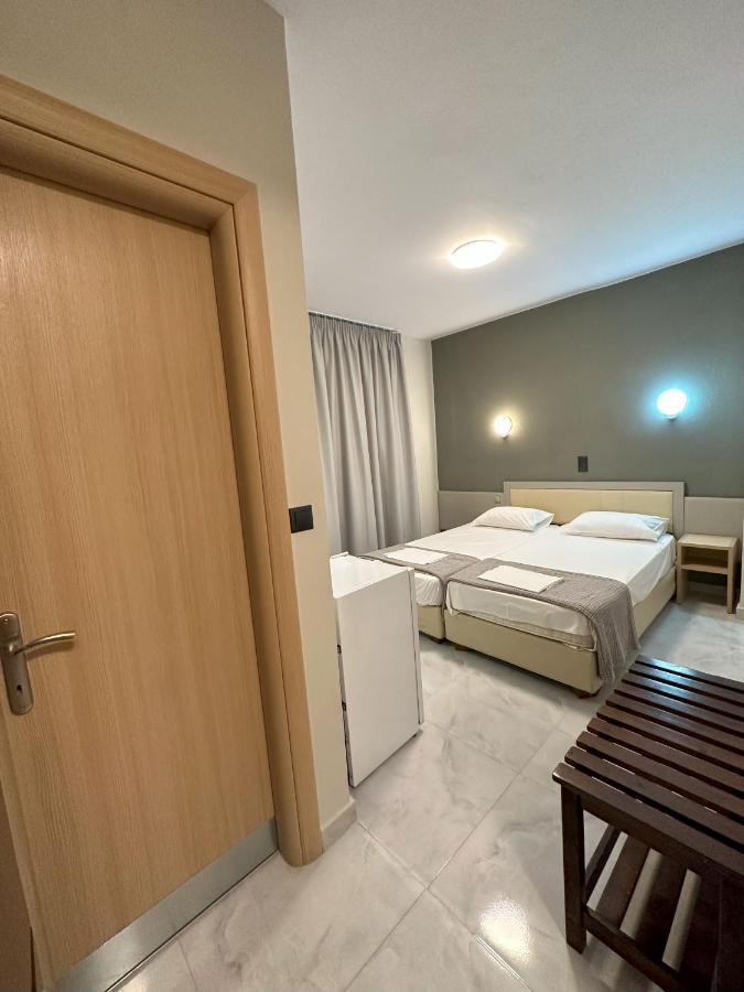 Hotel Afrodite Neoi Poroi Bagian luar foto