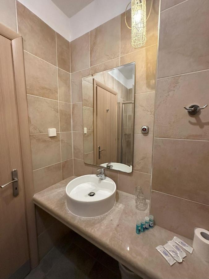 Hotel Afrodite Neoi Poroi Bagian luar foto