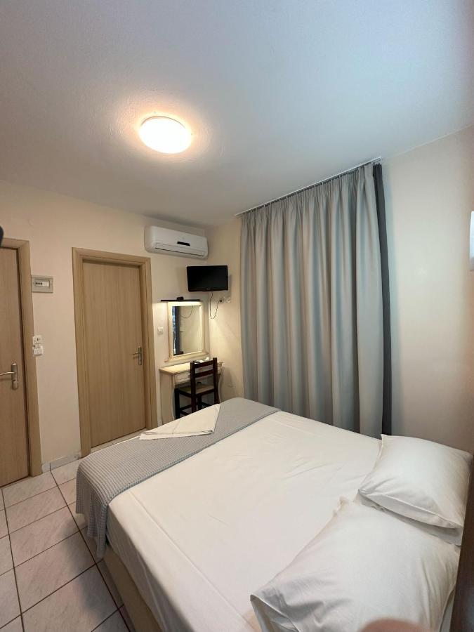 Hotel Afrodite Neoi Poroi Bagian luar foto