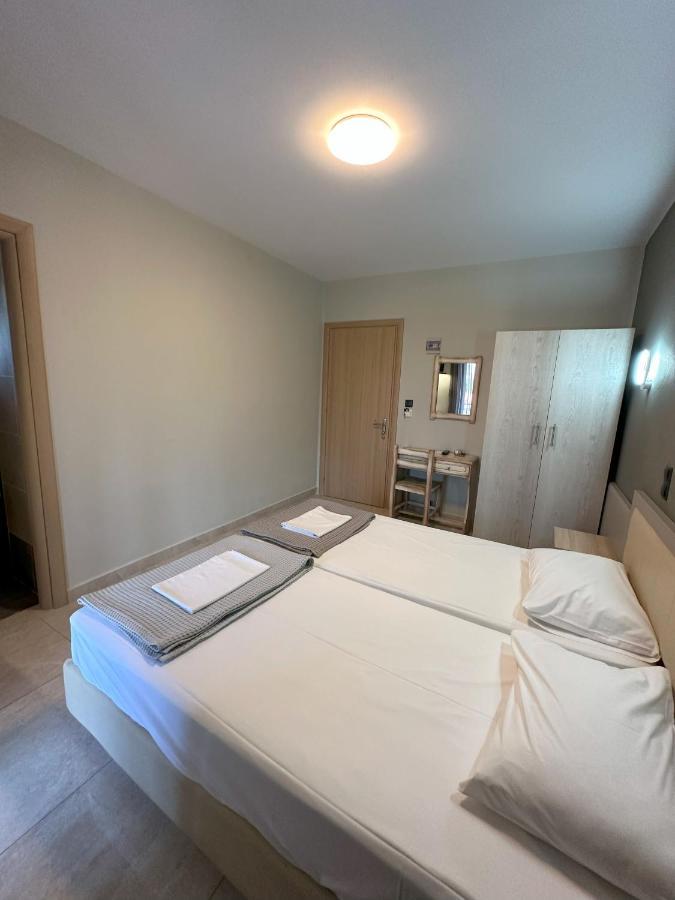 Hotel Afrodite Neoi Poroi Bagian luar foto