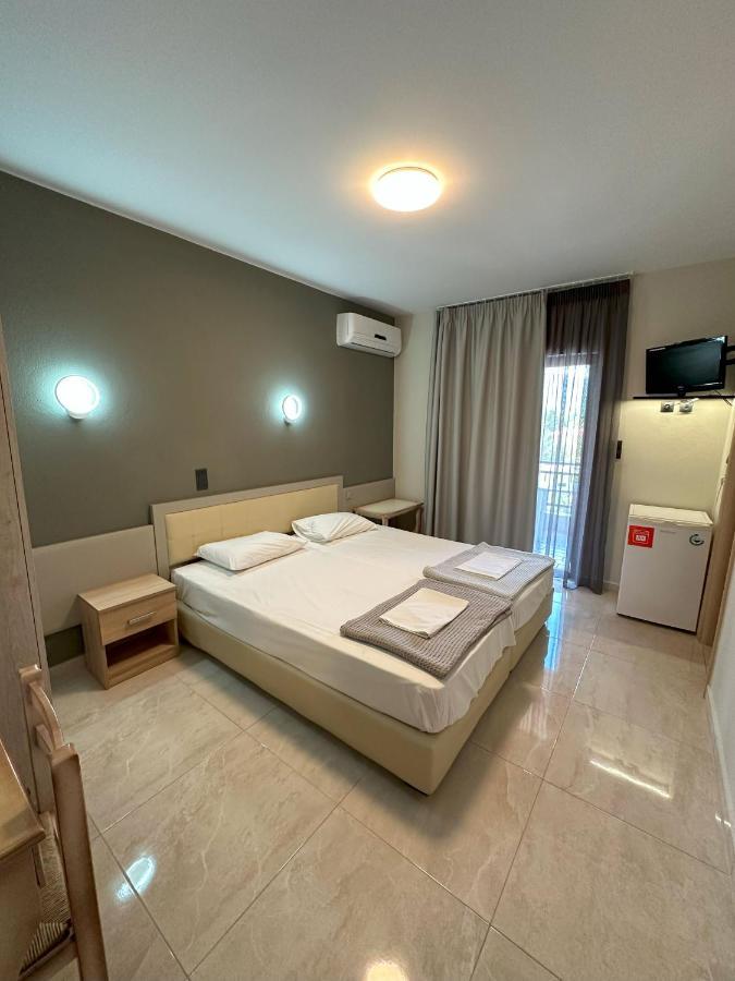 Hotel Afrodite Neoi Poroi Bagian luar foto